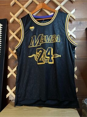 NWOT / Kobe Bryant #24 “Black Mamba” Tribute Jersey Sz L / LA Lakers Inspired .